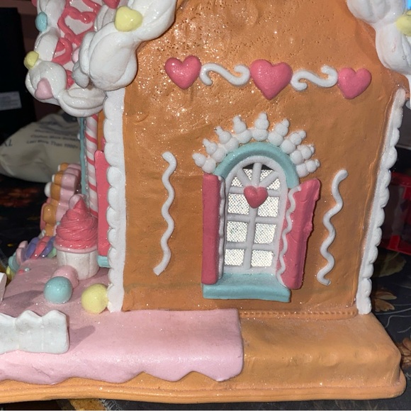 Viral 2025 pink pastels gingerbread house light up decor piece - Picture 4 of 12